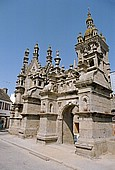 Saint Thgonnec, Church Enclosure, the monumental arch